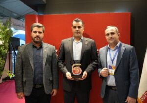 در سومین روز از نمایشگاه و جشنواره ملی فولاد ایران، با اهدای تندیس از سوی انجمن فولاد ایران به شرکت فولاد اکسین خوزستان از این مجموعه توانمند تقدیر به عمل‌ آمد