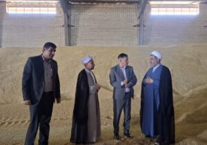 بازدید نماینده ولی‌فقیه از مراکز خرید و ذخیره‌سازی گندم در هویزه؛ نظارت بر اجرای عدالت در تأمین محصول استراتژیک کشور