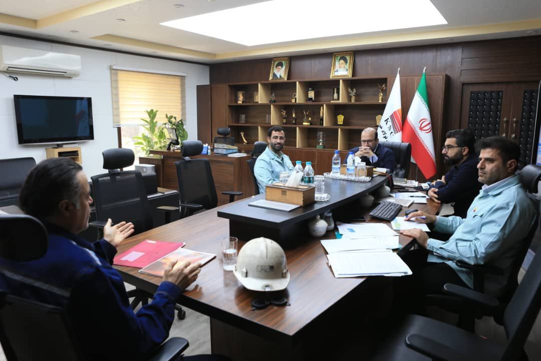 تقدیر کارکنان رسمی از مدیرعامل شرکت فولاد خوزستان