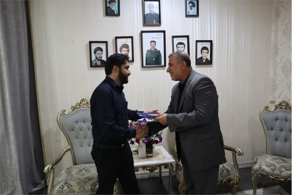 دیدار مدیرعامل شرکت آبفا اهواز با خانواده شهید مدافع حرم سردار محمدرضا علیخانی