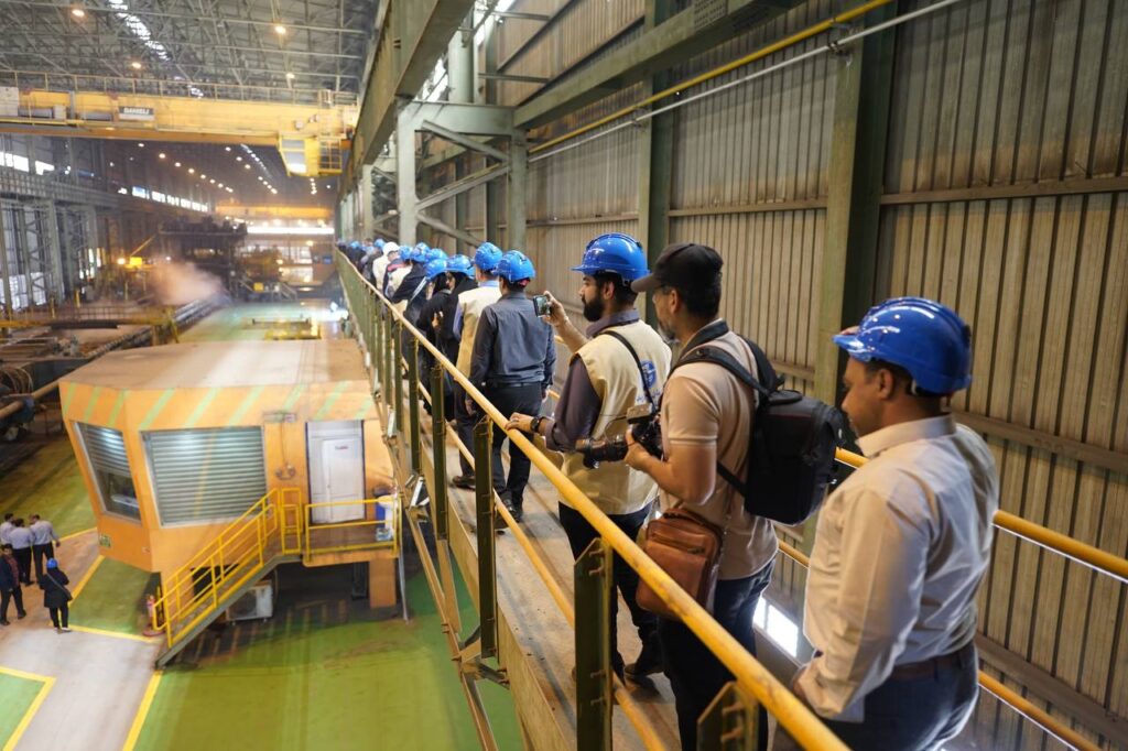 تملک سهام یک شرکت فولادساز؛ راهکار فوری و واقع‌بینانه برای تأمین پایدار مواد اولیه فولاد اکسین