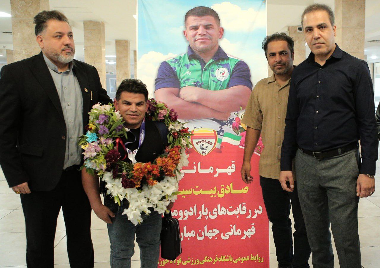 آیین استقبال از «صادق بیت‌سیاح» در فرودگاه اهواز برگزار شد