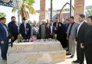 غبارروبی و عطرافشانی مزار شهید گمنام در شرکت نفت و گاز مارون