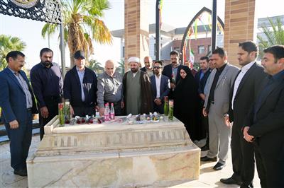 غبارروبی و عطرافشانی مزار شهید گمنام در شرکت نفت و گاز مارون