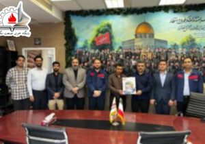 اهدای تابلوی «ایران جان» به فرمانده پایگاه مقاومت بسیج فولاد اکسین