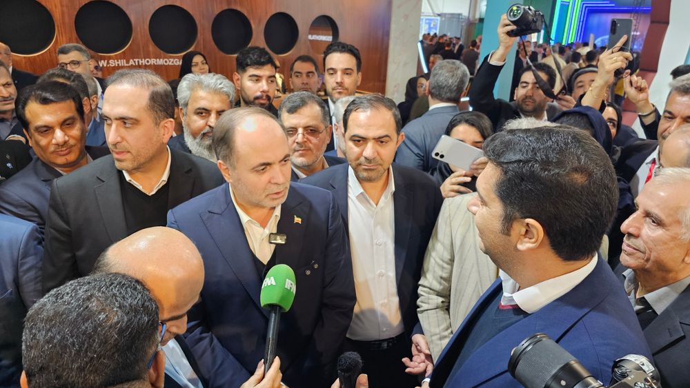 بازدید وزیر جهاد کشاورزی از کانتر آریاساسول در نمایشگاه شیلات بوشهر