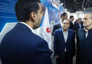 بازدید رئیس‌جمهور از غرفه آریاساسول در نمایشگاه فناوری‌های پیشرفته ایران