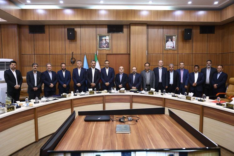 اهداء مدال افتخار سازمان شیلات کشور به شرکت پلیمر آریاساسول