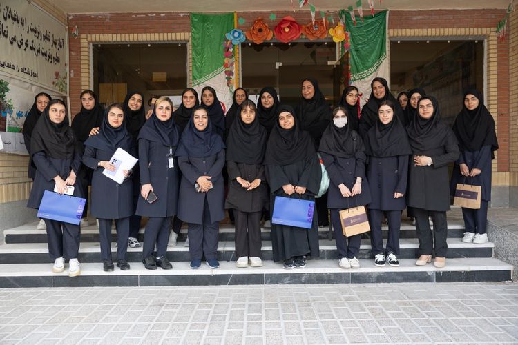 کارگاه سلامت بانوان با همکاری درمانگران آریاساسول در دبیرستان اخند برگزار شد