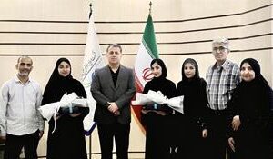 گام نخست دانش آموزان عسلویه در مسیر دانش پزشکی/ مدیرعامل پتروشیمی پارس از سارا و حلیمه تجلیل کرد