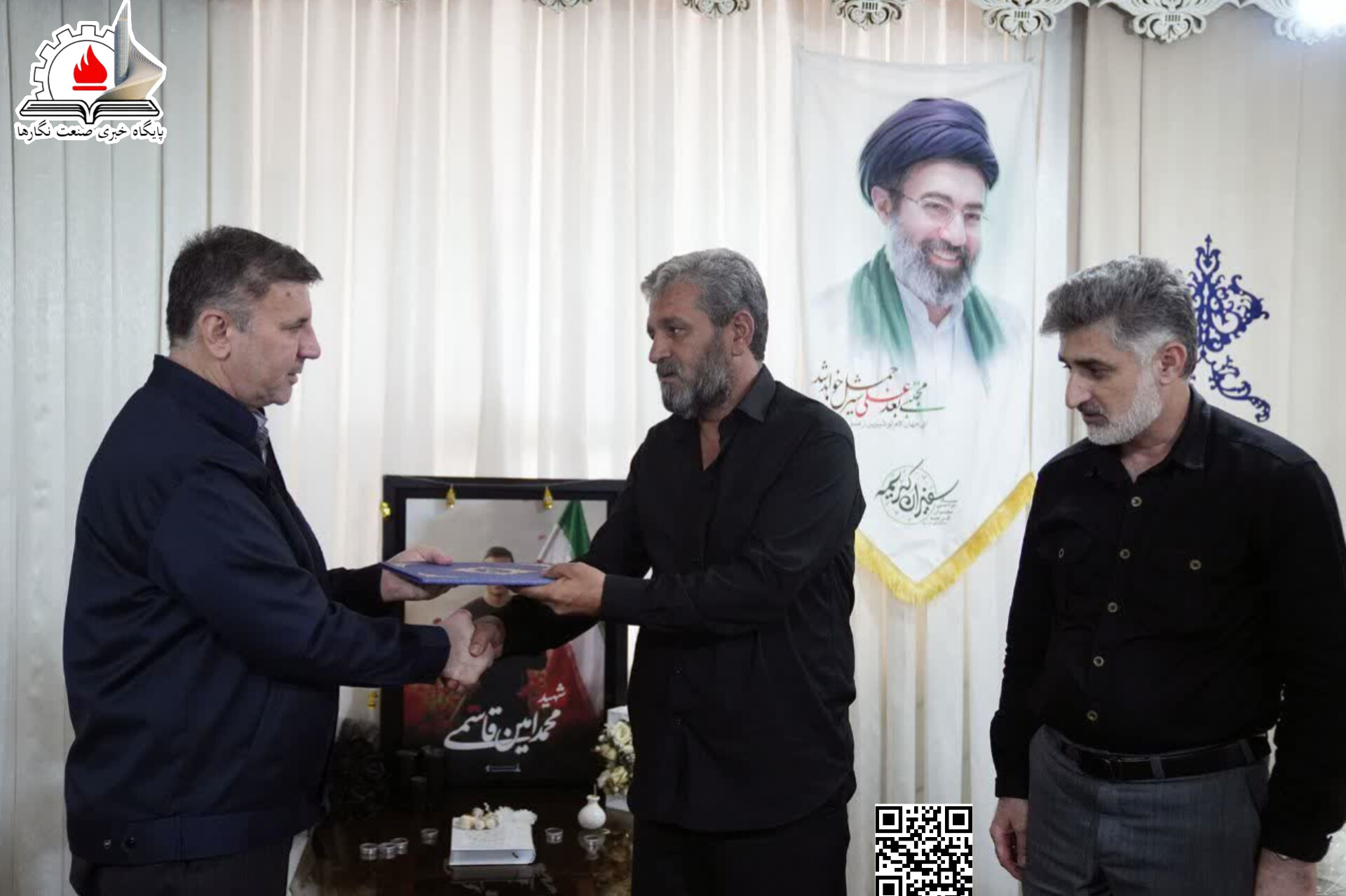 دیدار مدیر عامل نفت و گاز مارون با خانواده شهید