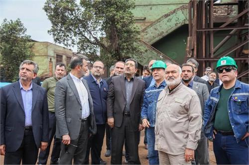 سید محمد اتابک، وزیر صنعت، معدن و تجارت پس از بازدید از بخش‌های تولیدی آسیب دیده شرکت فولاد خوزستان: