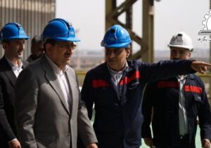 وزیر صمت : تأمین مواد اولیه شرکت فولاد اکسین خوزستان باید در اولویت قرار گیرد